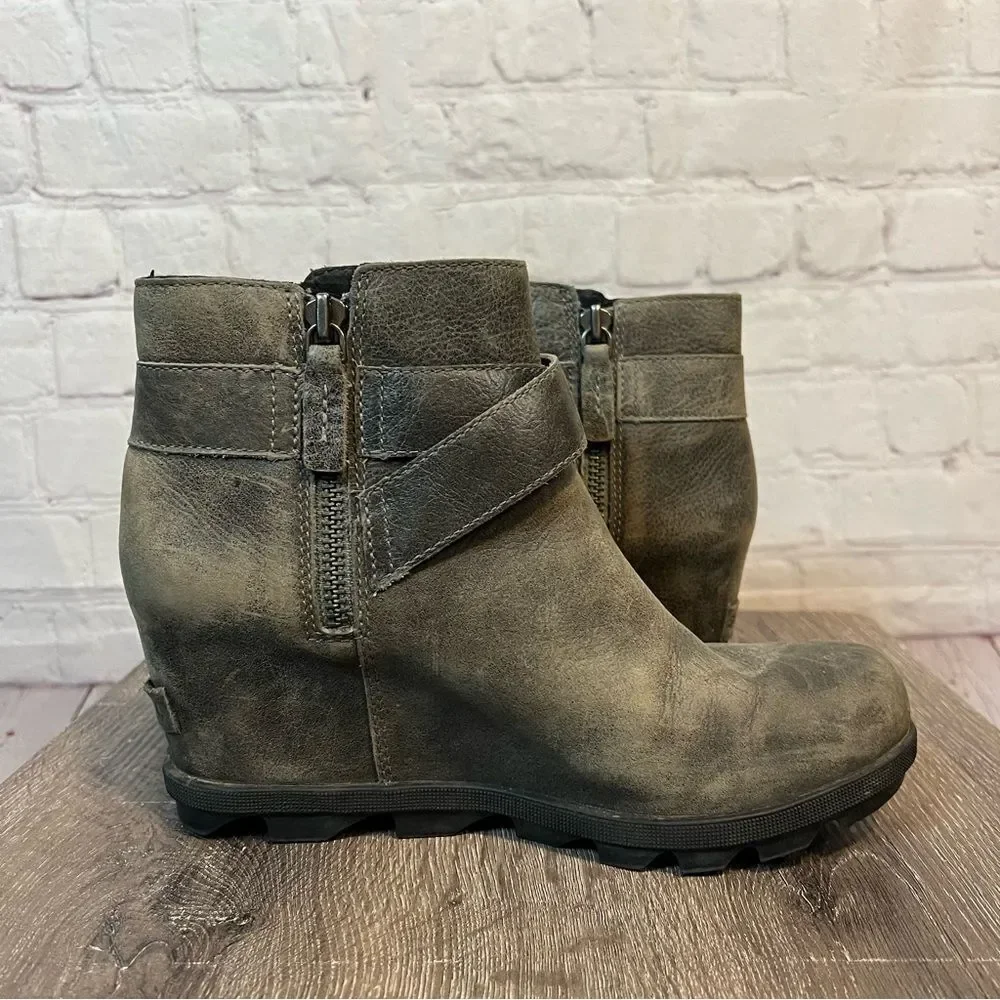WOMEN'S JOAN OF ARCTIC™ WEDGE II BUCKLE BOOTIE size 9.5